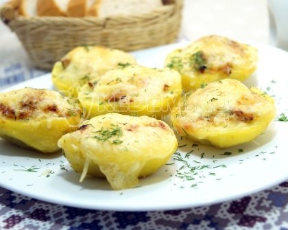 Фаршированный картофель с колбасой и сыром