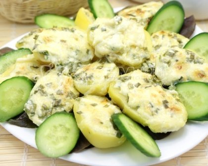 Печеный картофель в духовке