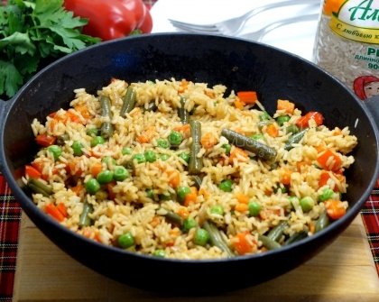 Жареный рис с овощами