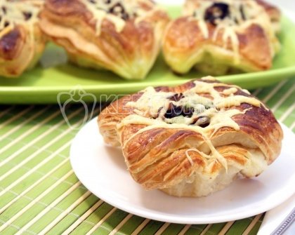 Слойки с баклажанами и сыром