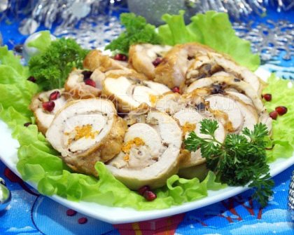 Куриный рулет с грибами «Праздничный»