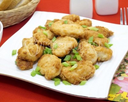 Куриное филе в панировке на сковороде