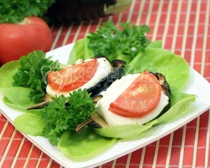 Запеченный баклажан с сыром