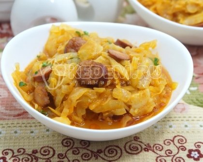 Тушеная капуста с охотничьими колбасками