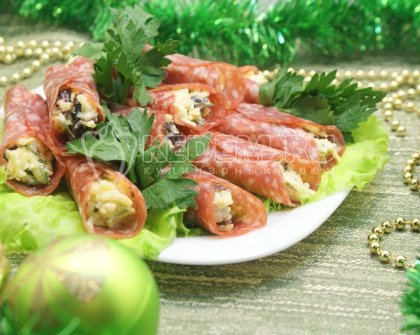 Рулетики салями с начинкой