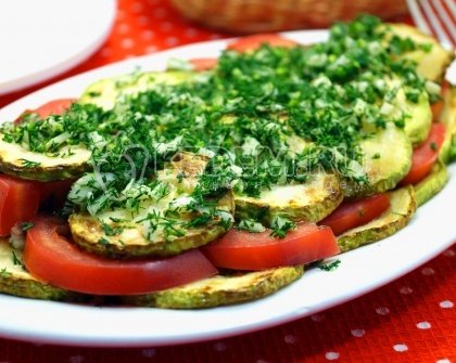 Кабачки с помидорами и чесноком