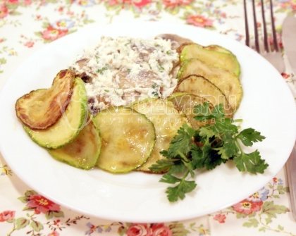 Цукинни с домашним сыром и грибами