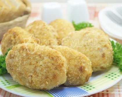 Котлеты из куриного филе с сыром на сковороде