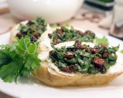 Бутерброды с зеленью и творожным сыром