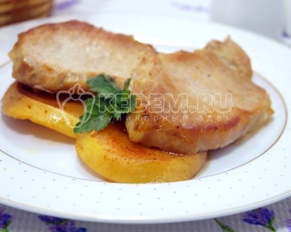 Запеченное мясо с айвой